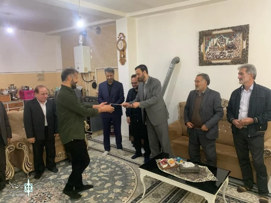 تقدیر از هنرمند تئاتر گرمی