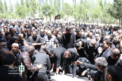 با بدرقه هنرمندان و هنردوستان اردبیلی:

محمد رضا خدایی در بهشت زهرای اردبیل آرام گرفت