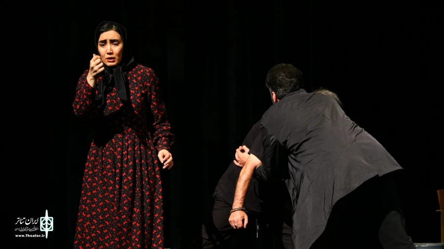 اجرای نمایش «بیگانه در خانه» اردبیل، عکاس» محمد رضا باوفا